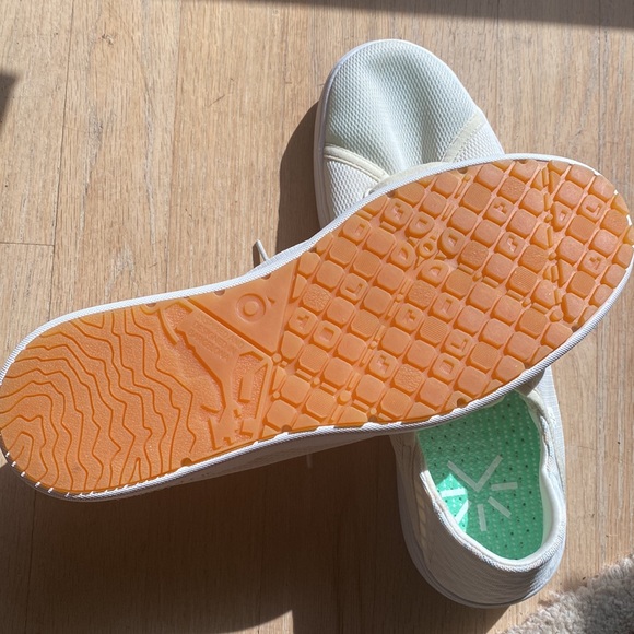 TropicFeel Monsoon Sneakers 9.5 - Almond White. Like new. - Picture 3 of 4